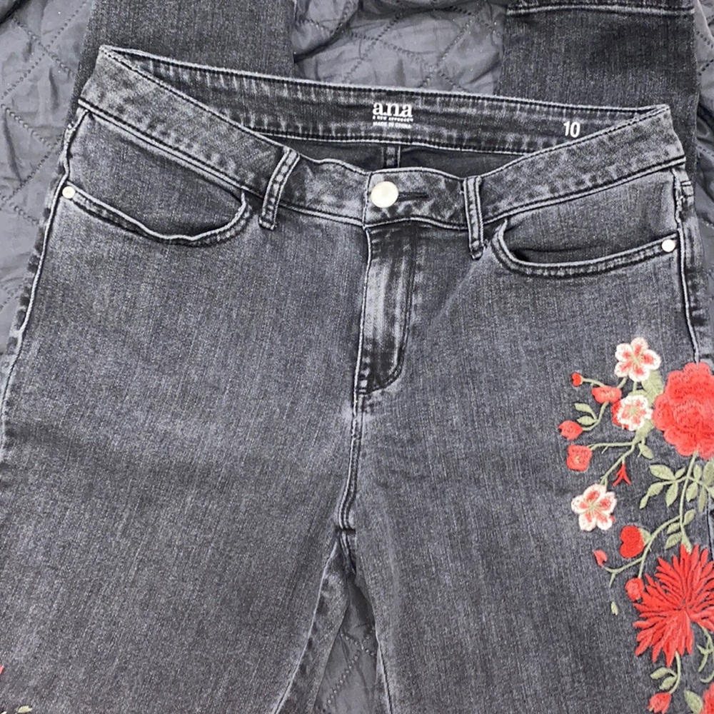 Floral embroidered jeans